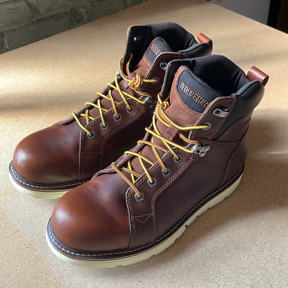 Brown leather boots. MEN'S WOLVERINE I-90 DURASHOCKS® 6" WEDGE size 11.5